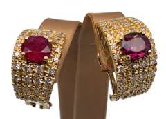 SET OF EARRINGS, RING AND PENDANT IN 18K YELLOW GOLD WITH RUBIES AND DIAMONDS
