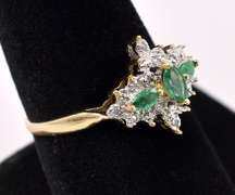 Lovely Emerald Ring In Yellow Gold