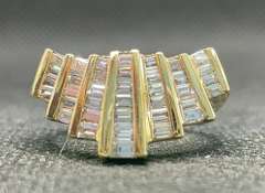 UNIQUE 14K YELLOW GOLD DIAMOND RIGHT HAND RING WITH 1.50 CARATS TOTAL WEIGHT OF BAGUETTES