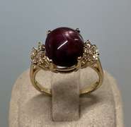 Ring with Cat Eye Gemstone and Diamonds