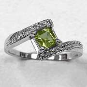 1/3 CT PERIDOT SILVER RING