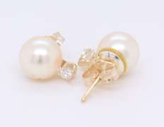 Simple Yellow Gold Diamond and Pearl Stud Earrings