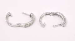 Simple Pair of Diamond Earrings In 14K Yellow Gold