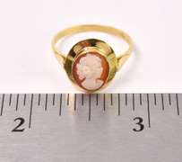 Elegant Cameo 18K Yellow Gold Ring