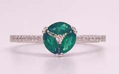 18KT SOLID WHITE GOLD, EMERALD, & DIAMOND RING