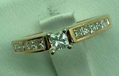 LADIES 14K YELLOW GOLD AND DIAMOND ENGAGEMENT RING