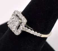 Glittery Diamond Ring In 14K White Gold