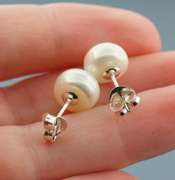 Natural White Pearl stud earrings