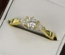 18K Yellow Gold 1.30 Ctw VS Round Trillion Diamond Engagement Ring