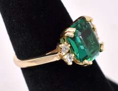 Sparkling Green Gem Ring In 14K Yellow Gold