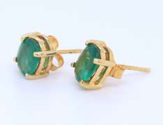 Favorit Emerald Stud Earrings in 18kt Yellow Gold