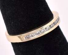 Lovely Diamond Ring In 14K Yellow Gold