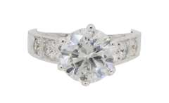 Elegant 1.90CTW Diamond Ring in 18k White Gold