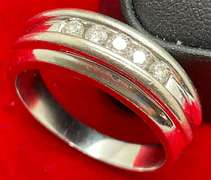 MENS 14K WHITE GOLD AND DIAMOND BAND / RING