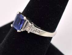 Endearing Blue Sapphire Ring In White Gold