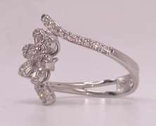 Beautiful 18kt Solid White Gold & Diamond Floral Ring