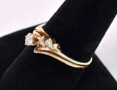 Beautiful Approx .10 CT Diamond Ring In 14K Yellow Gold