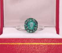 18KT SOLID WHITE GOLD & EMERALD RING