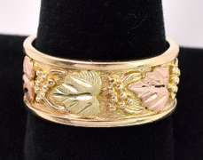 Sturdy Leaf And Grape Ring In 14K Yellow Gold