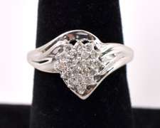Gleaming Cluster Diamond Ring In Gold