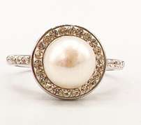 Beautiful Pearl & Diamond Cocktail Ring