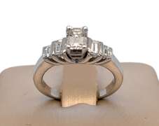 BEAUTIFUL 14KT SOLID WHITE GOLD DIAMOND ENGAGEMENT RING- 1.30 CARATS!