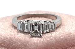BEAUTIFUL 14KT SOLID WHITE GOLD DIAMOND ENGAGEMENT RING- 1.30 CARATS!