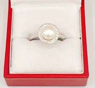 Beautiful Pearl & Diamond Cocktail Ring