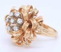 Powerful Yellow Gold Diamond Ribbon Ring