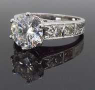 Elegant 1.90CTW Diamond Ring in 18k White Gold