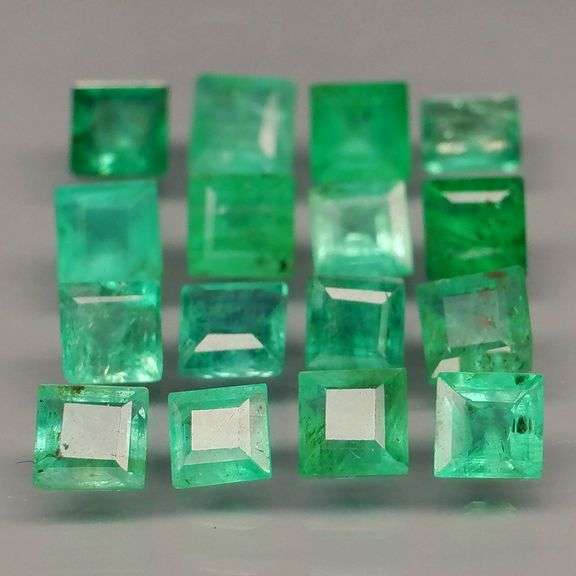 Vivid! Top green 3.37ct Colombian Emerald set