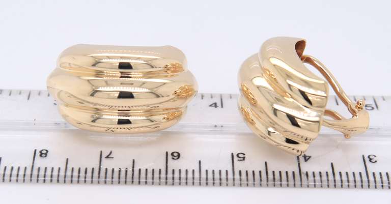 Pleasing High Polished Ribbed Dome Yellow Gold Earrings