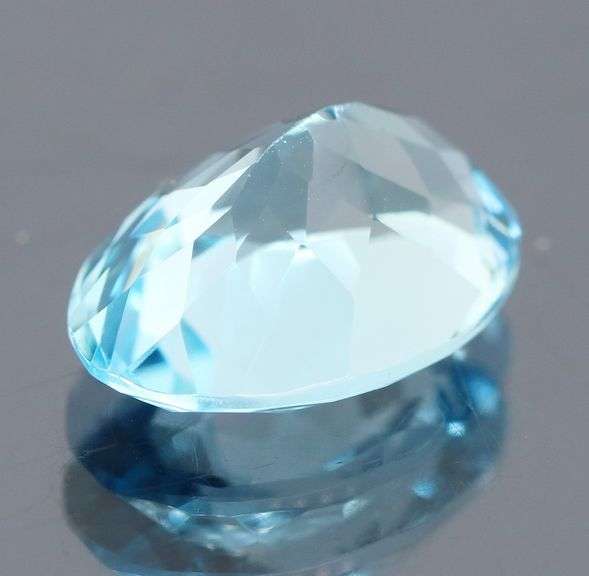 Dazzling 7.28ct sky blue Topaz
