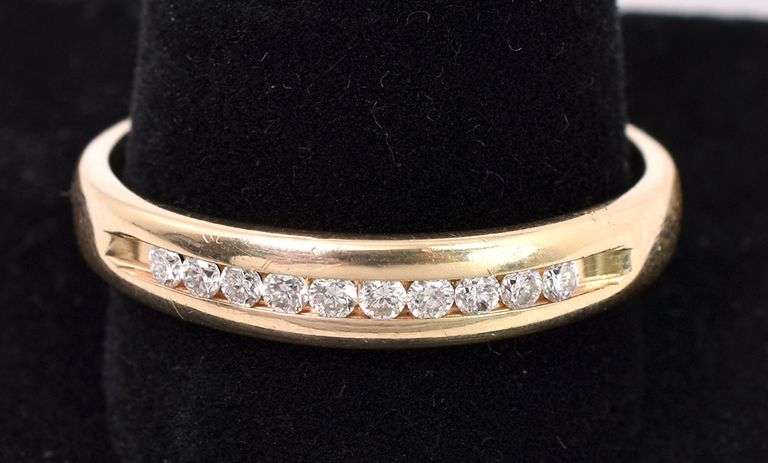 Elegant Diamond Ring In 14K Yellow Gold