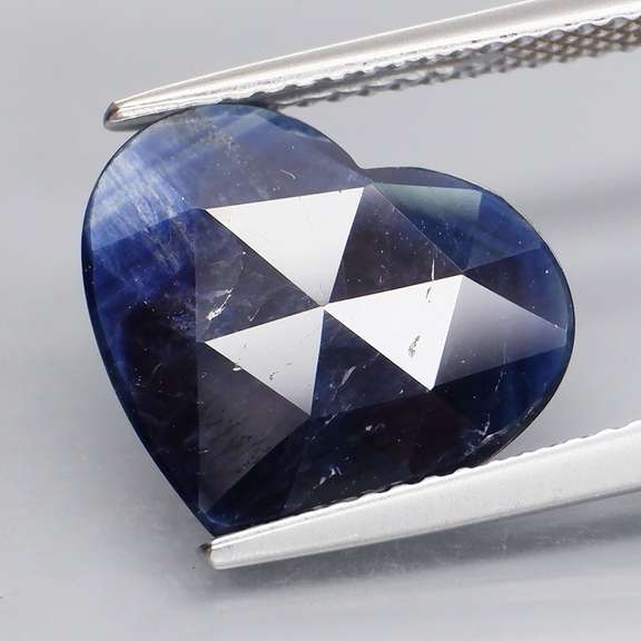 Elegant 3.39ct midnight blue Sapphire -heated only