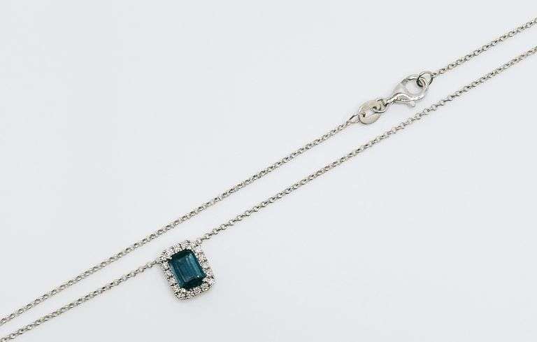 Pleasing 18kt White Gold Necklace with Saphire and Diamond Rectangular Pendant