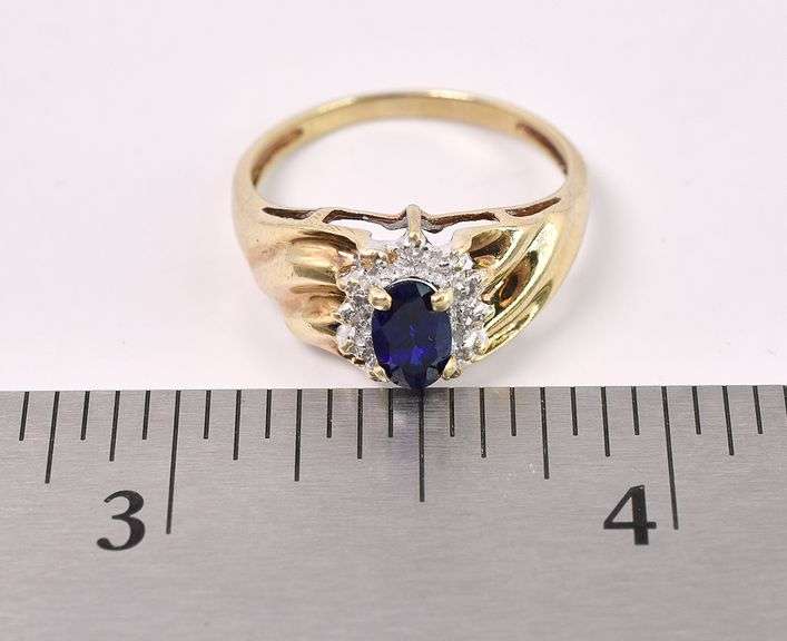 Elegant Blue Sapphire Ring In Yellow Gold