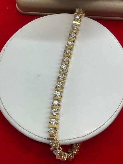 CERTIFIED 14K GOLD AND DIAMOND BRACELET. 5.50 CARATS . MINT