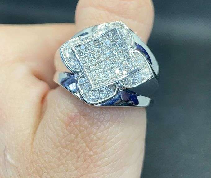 MENS 14K WHITE GOLD DIAMON LOTUS SHAPE RING WITH PRINCESS AND ROUND DIAMOND CUTS (1.00 C.T. T.W.)