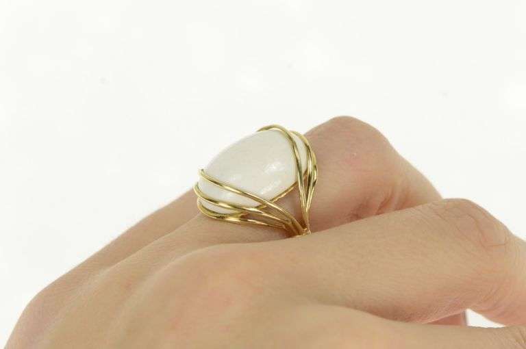 14K Yellow Gold White Ceramic Cabochon Vintage Cocktail Ring