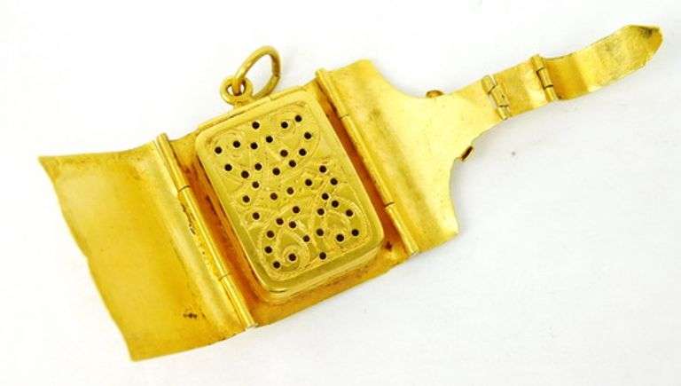 Exquisite Antique 14K Gold Vinaigrette