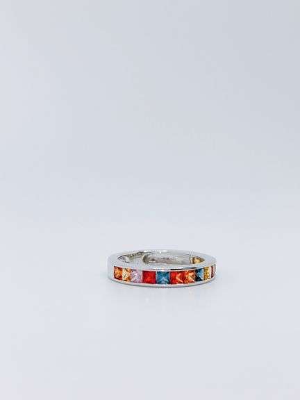 Vivid 18kt White Gold Multi-Colored Saphire Band