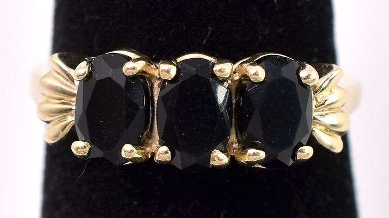 Lovely Black Gemstone Ring In Yellow Gold