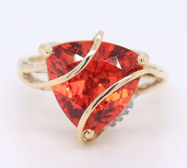 Wonderful Yellow gold Trillion Orange Sapphire and Diamond Fancy Ring