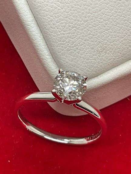 CERTIFIED BRAND NEW 14K WHITE GOLD AND DIAMOND SOLITAIRE RING. 0.96 CARAT