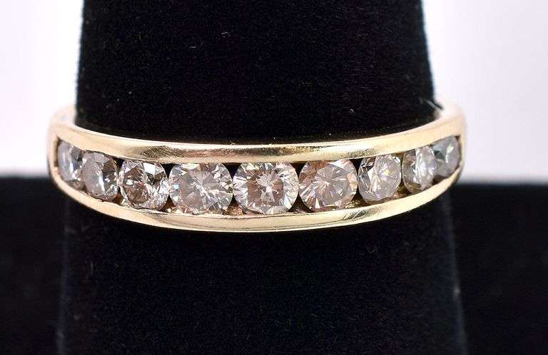 Elegant Diamond Ring In 14K Yellow Gold