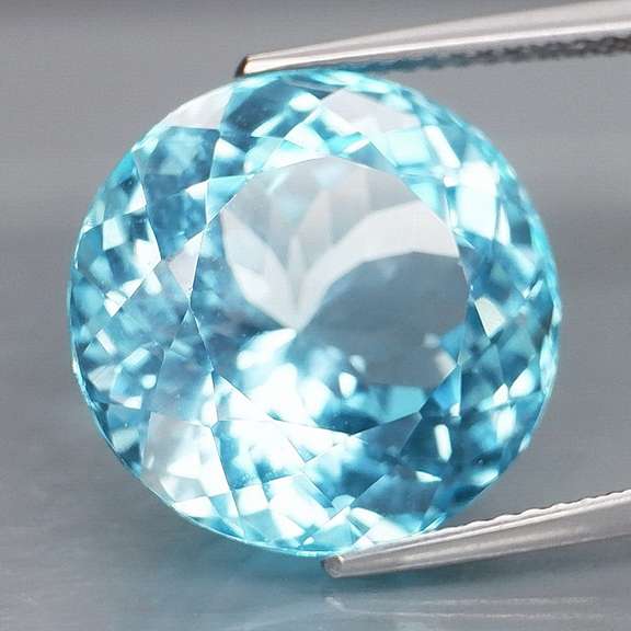 Large 16.54ct 15mm top Swiss blue Topaz solitaire