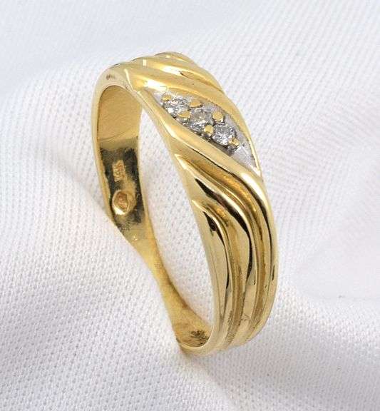 Tasteful Man's Band with Diamonds