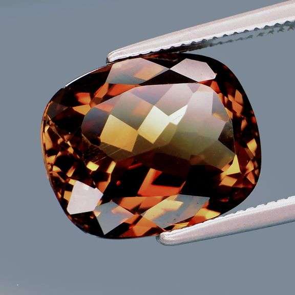 Amazing 7.34ct 12mm eye clean Imperial Topaz