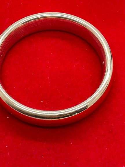 14K GOLD BANGLE BRACELET. HEAVY AND LARGE